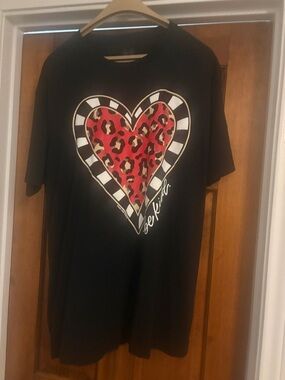 Black Short-Sleeve Tee with Red Leopard Heart Graphic